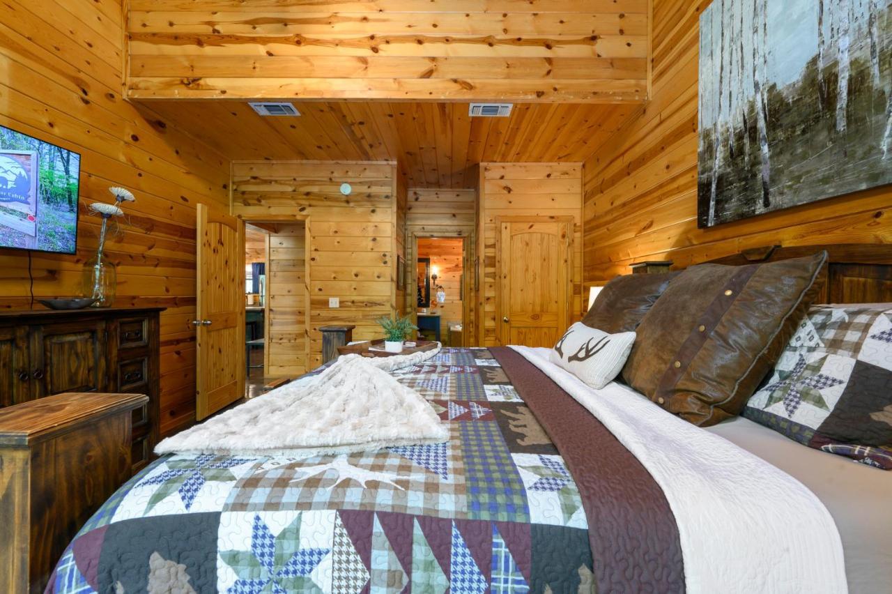Hickory Bear Cabin: Pines, Hot Tub & Family Fun Broken Bow Exterior photo