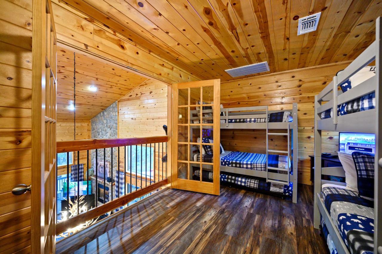 Hickory Bear Cabin: Pines, Hot Tub & Family Fun Broken Bow Exterior photo
