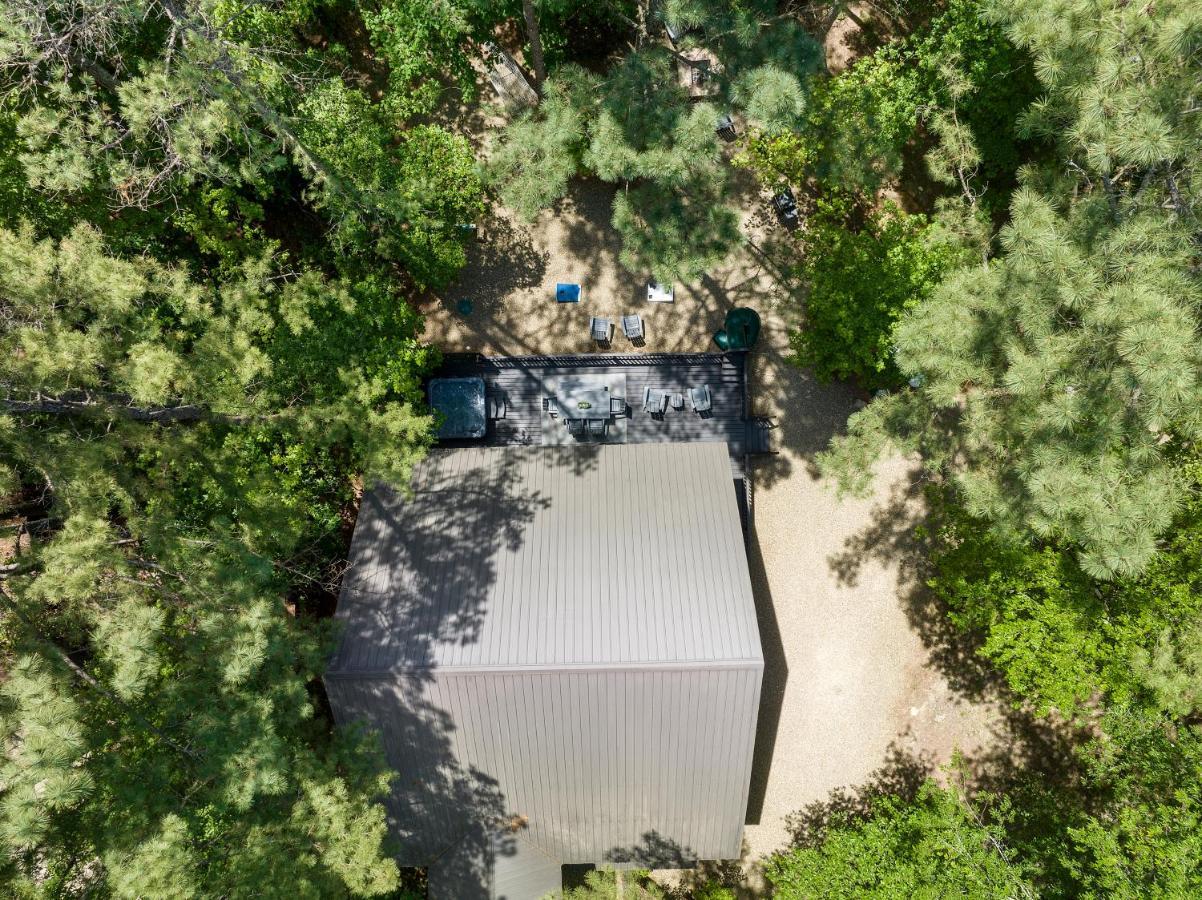 Hickory Bear Cabin: Pines, Hot Tub & Family Fun Broken Bow Exterior photo