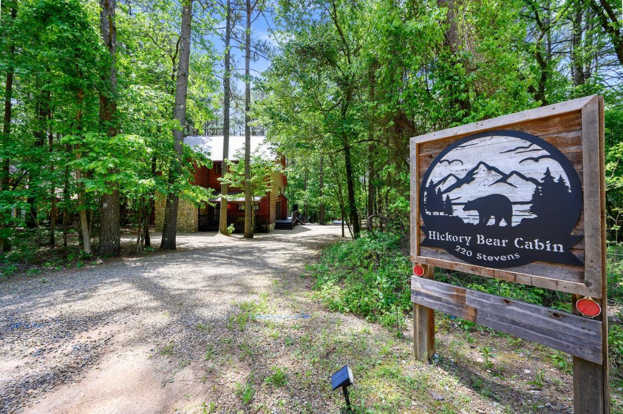 Hickory Bear Cabin: Pines, Hot Tub & Family Fun Broken Bow Exterior photo